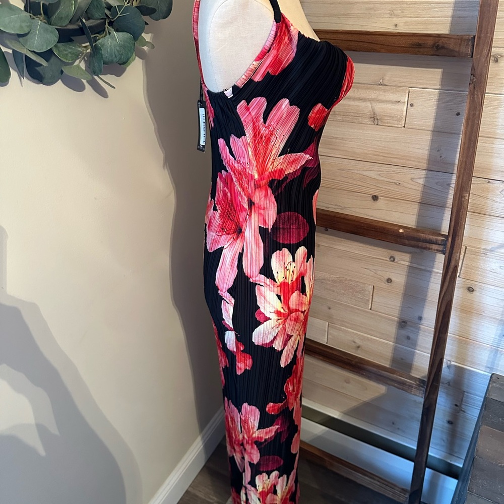 Pretty little thing floral plisse maxi dress - Picture 8 of 11